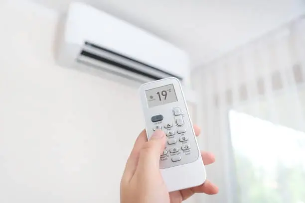 control de aire acondicionado mediante mando a distancia